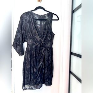 Black beauty this dress is. It’s a HIT!